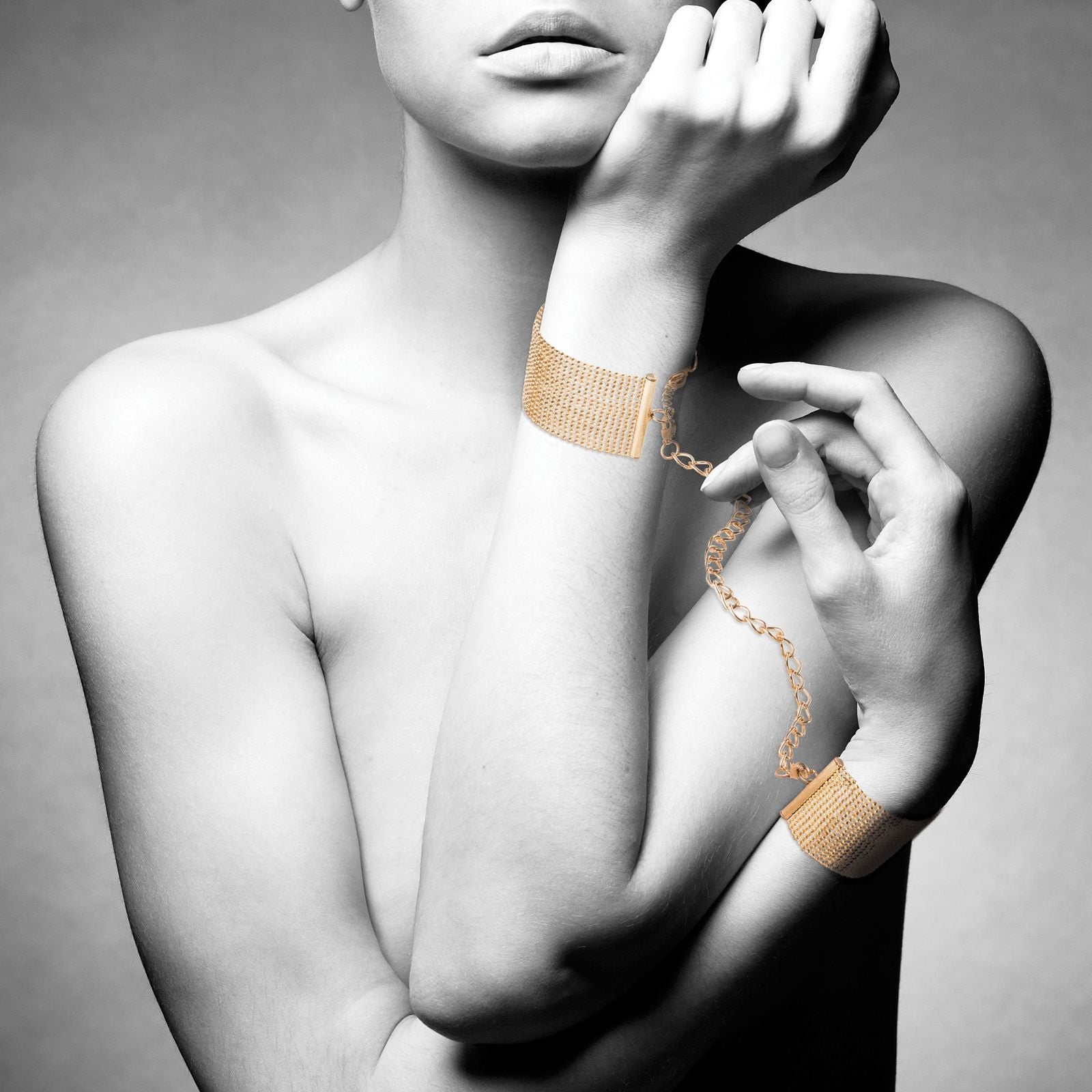 MAGNIFIQUE HANDCUFFS- GOLD